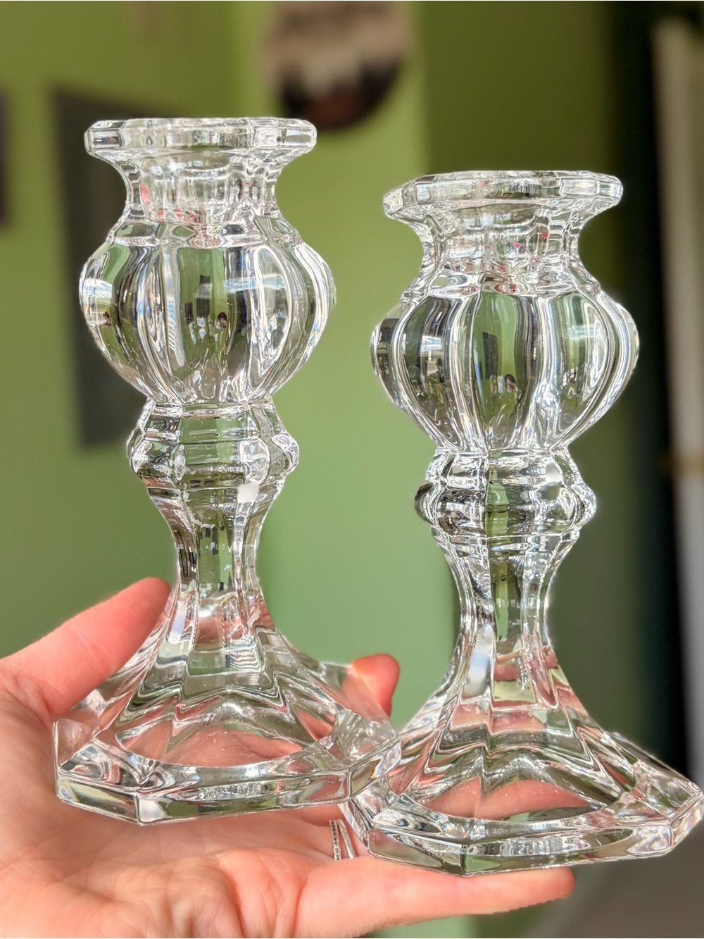 Vintage Charming Clear Glass Candlestick Holders – Elegant Pair Shiny & Bright - Picture 2 of 9